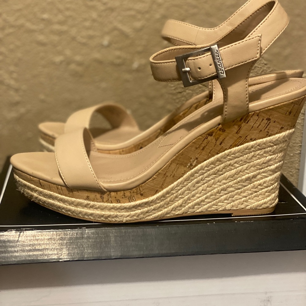 Neutral color wedges gently used